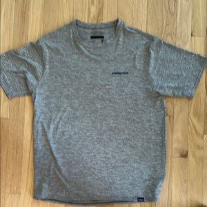 Patagonia Men's Moisture Wicking Lightweight Gray Short Sleeve Tee, Size M